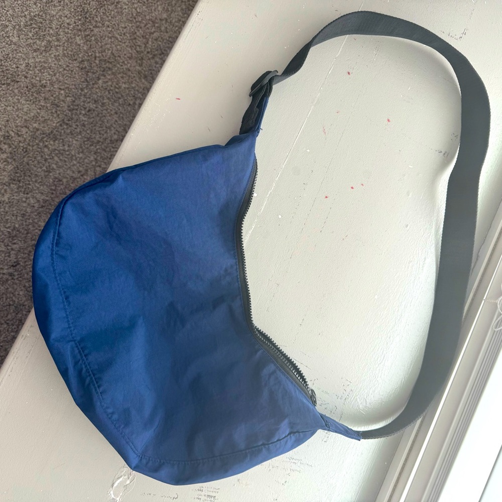 Baggu Medium Nylon Crescent Bag in Navy